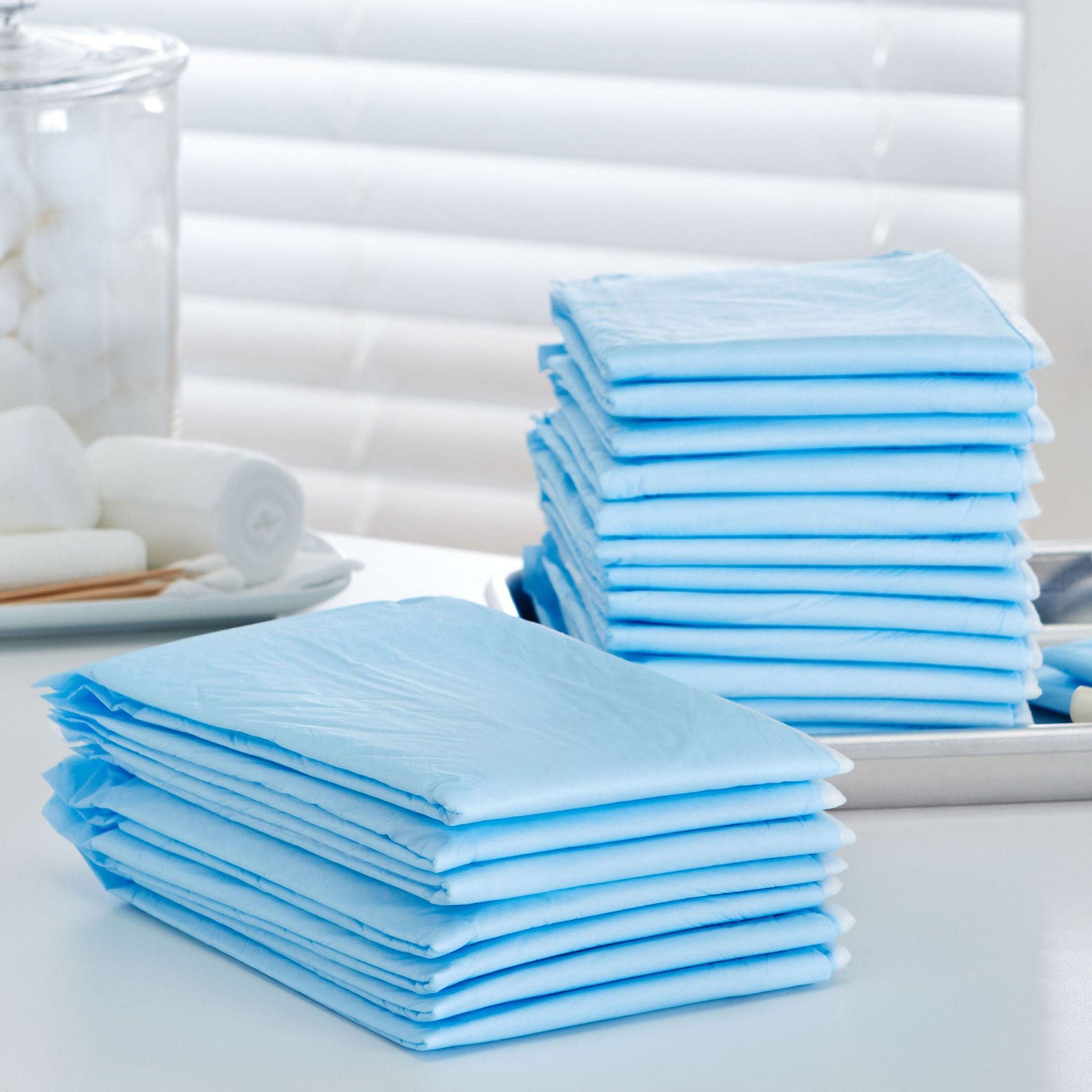 Underpad McKesson Classic 17 X 24 Inch Disposable Fluff / Polymer Light Absorbency 884218 - UPLT1724 884218 – UPLT1724 - Image 5